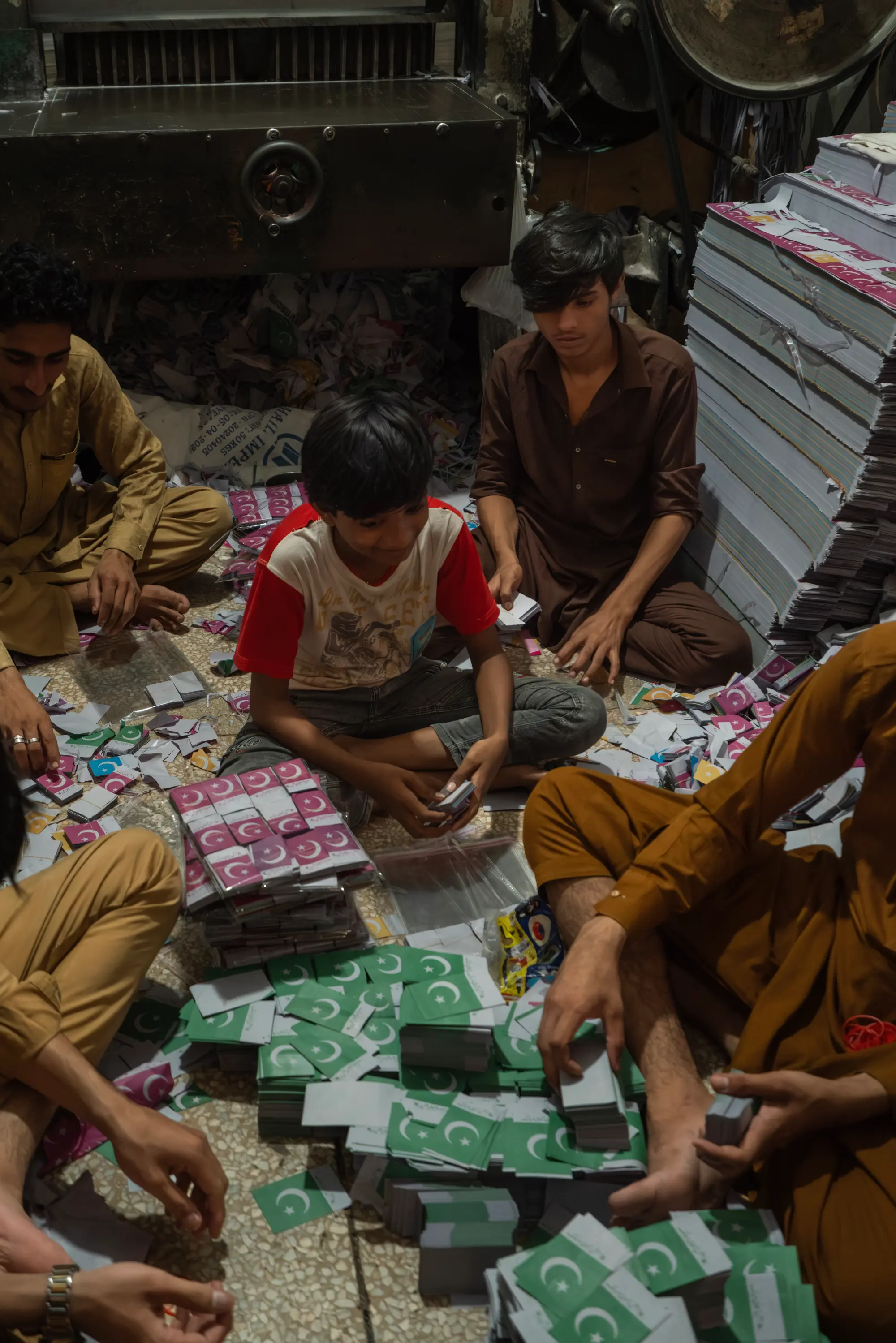 Preparing the Jhandiyan is a communal process